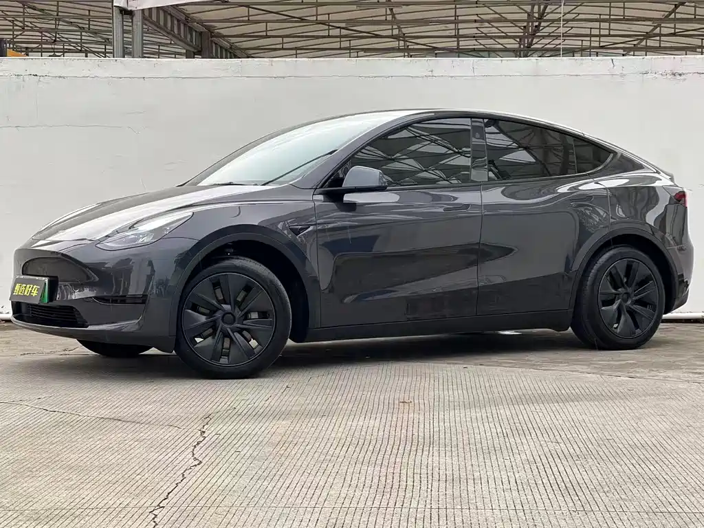 Tesla Model Y 2024 — фото 1