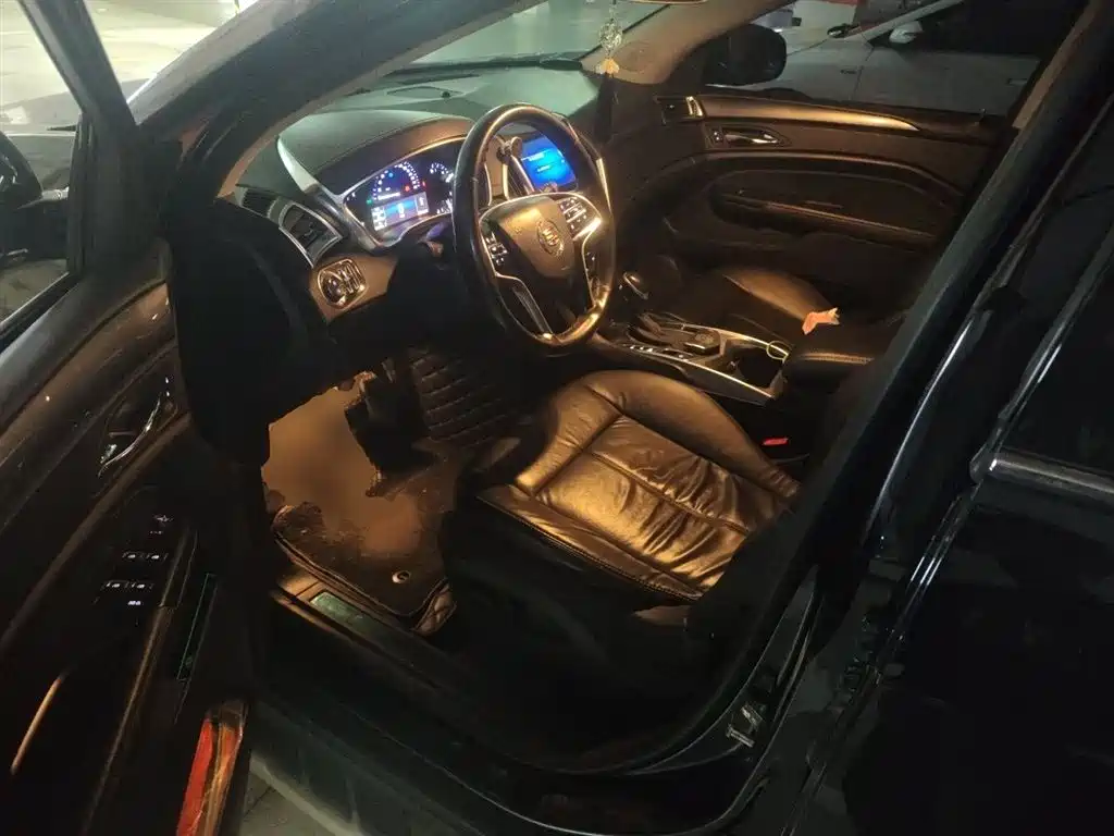 Cadillac SRX 2015 — фото 17