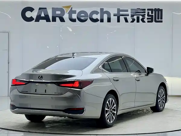 Lexus ES 2021