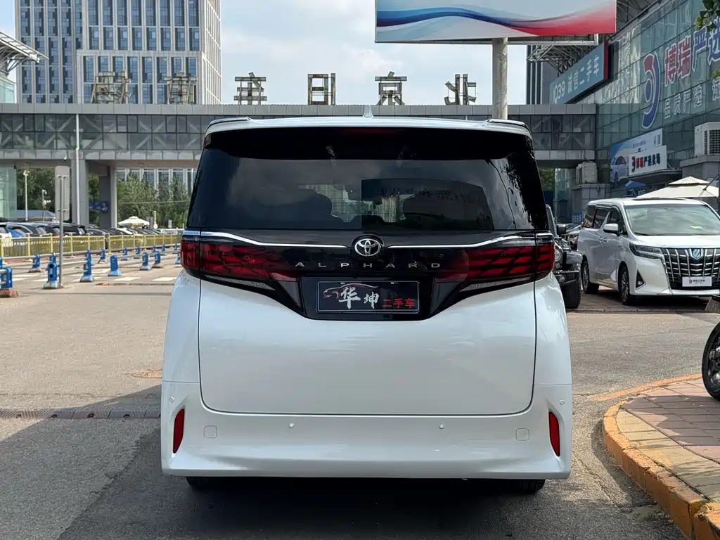 Toyota Alphard 2024 — фото 17