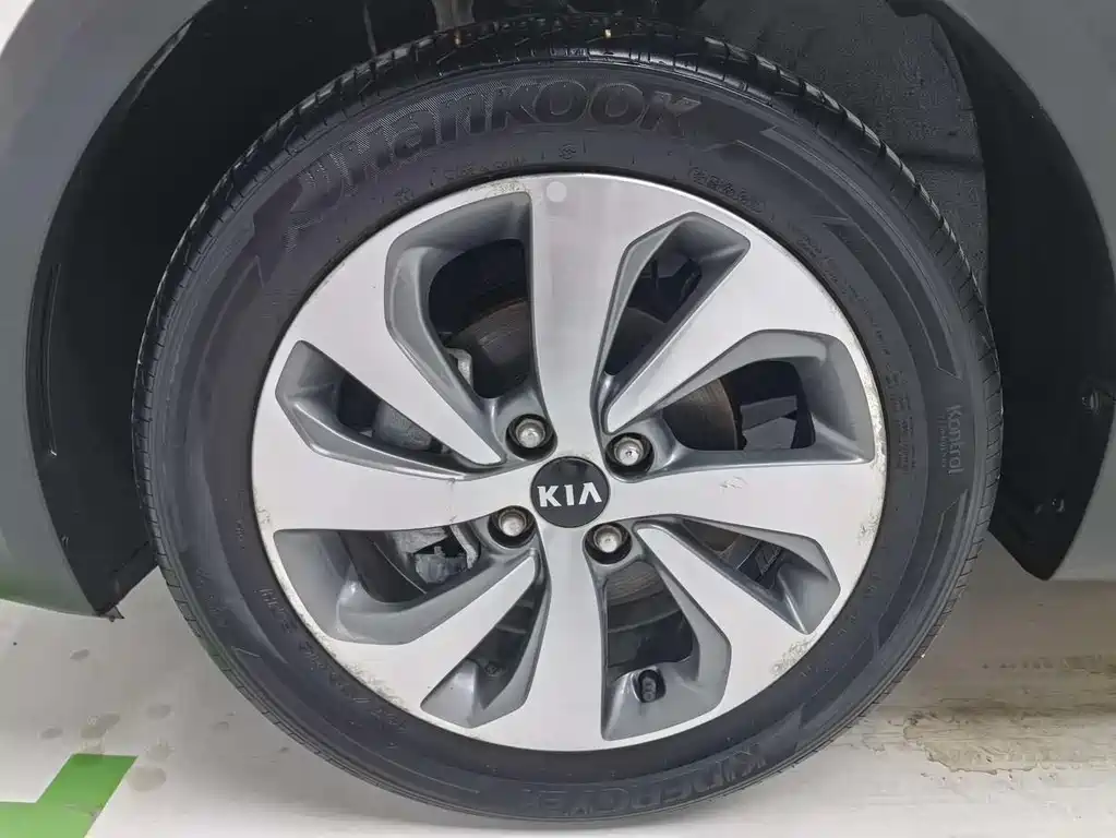 Kia KX Cross 2018 — фото 8