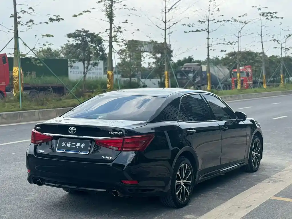 Toyota Crown 2018 — фото 9