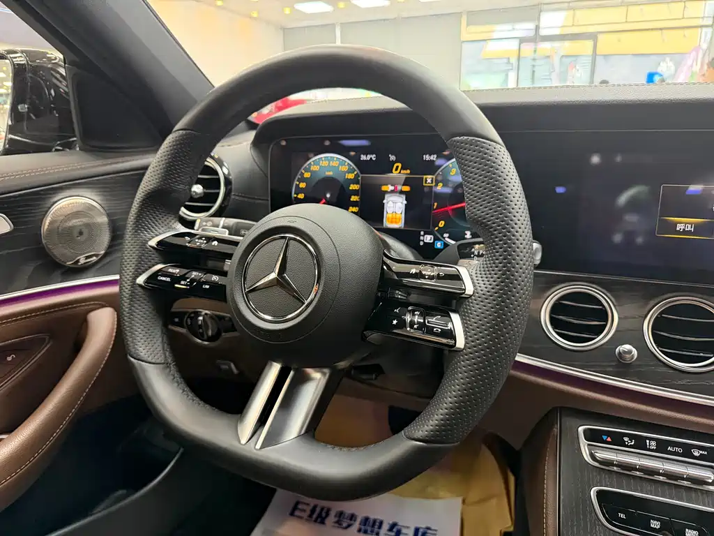Mercedes-Benz E-Class 2022 — фото 14