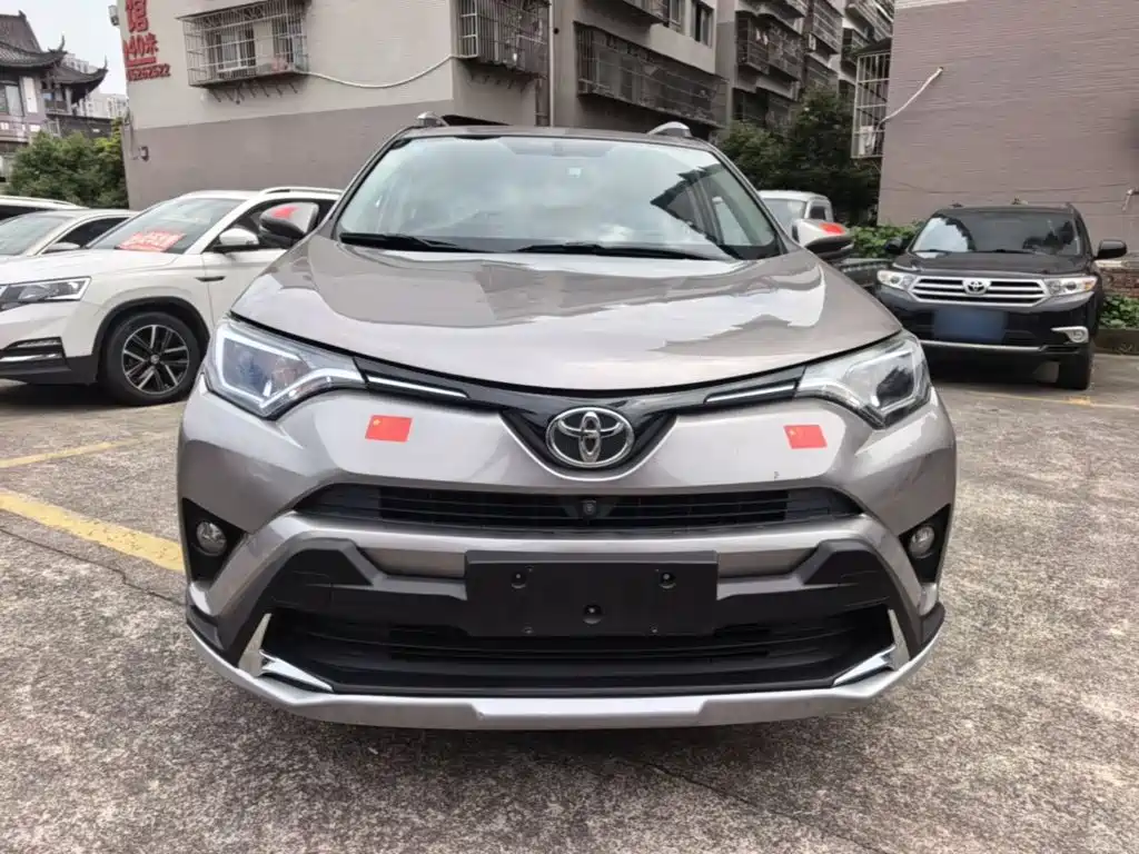Toyota RAV4 2018 — фото 3