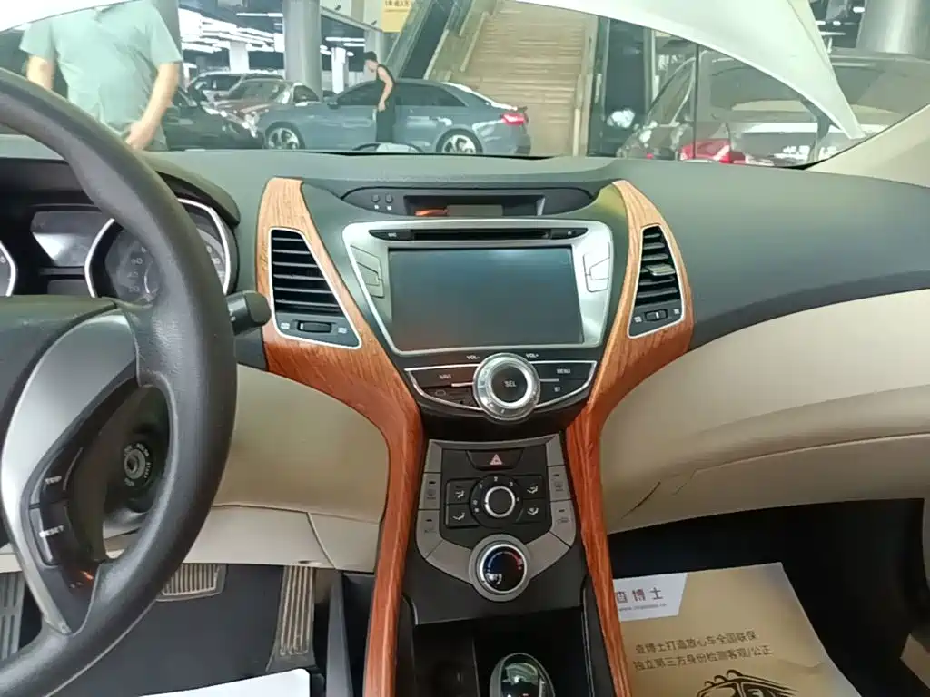 Hyundai Elantra Langdong 2015 — фото 13