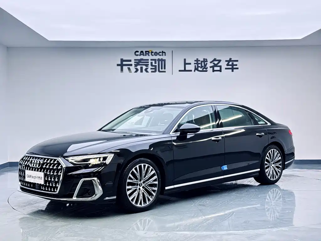 Audi A8 — фото 1