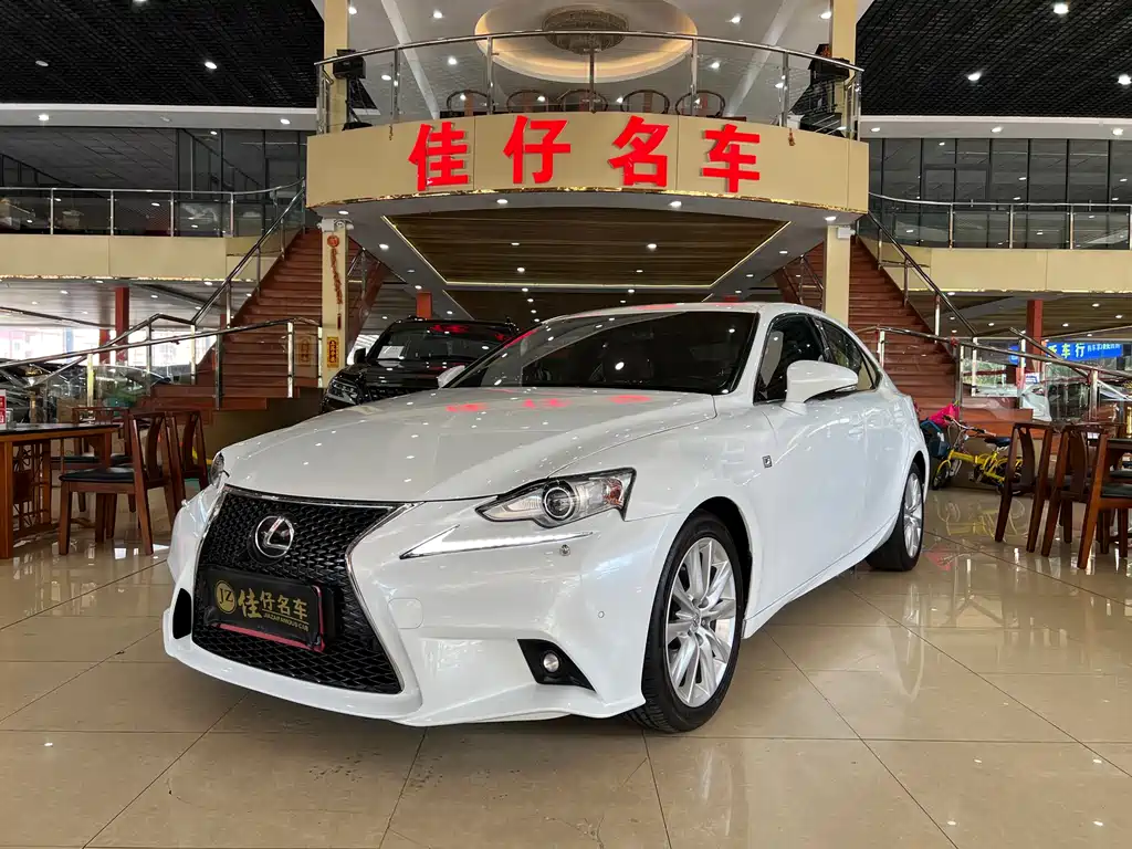 Lexus IS 2014 — фото 1