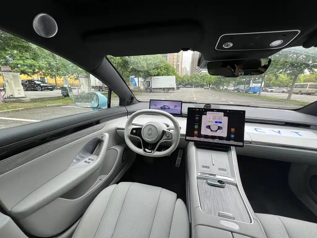 Luxeed Zhijie S7 2025
