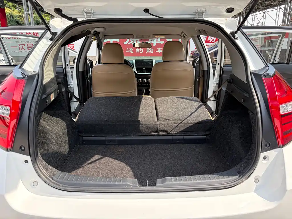 Toyota Yaris L 2019 — фото 14
