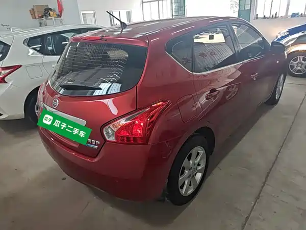 Nissan Tiida 2015