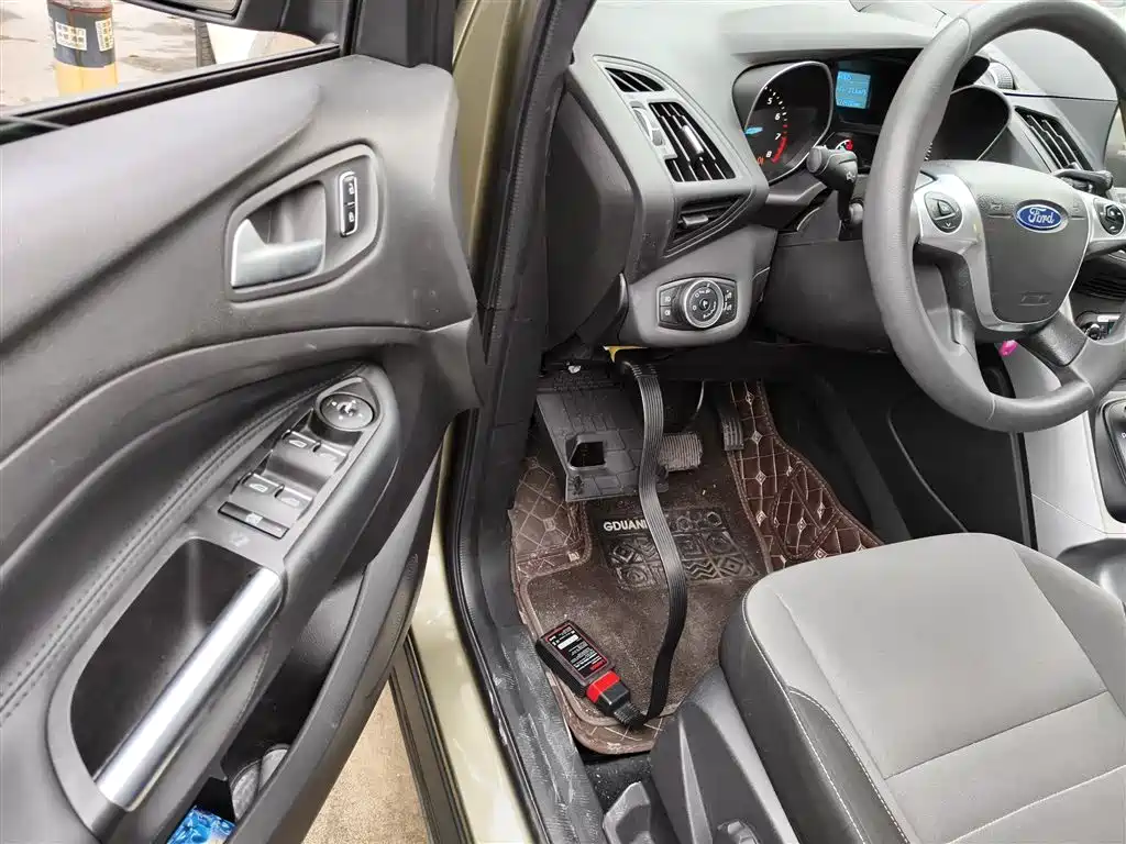Ford Kuga 2015 — фото 12