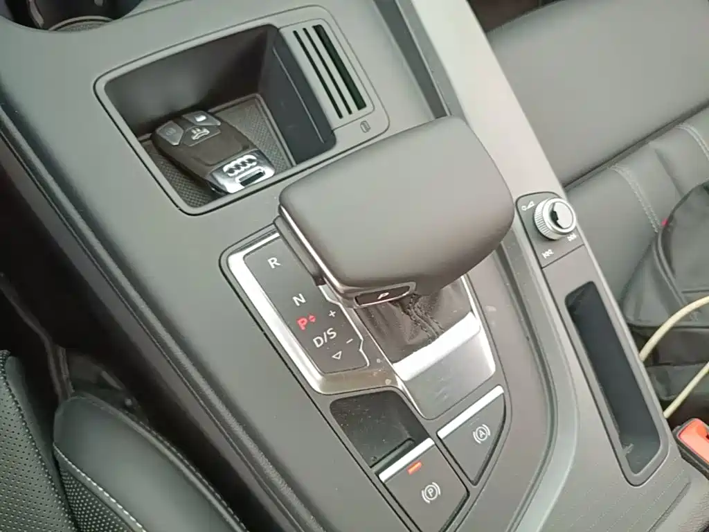 Audi A4L 2025 — фото 21