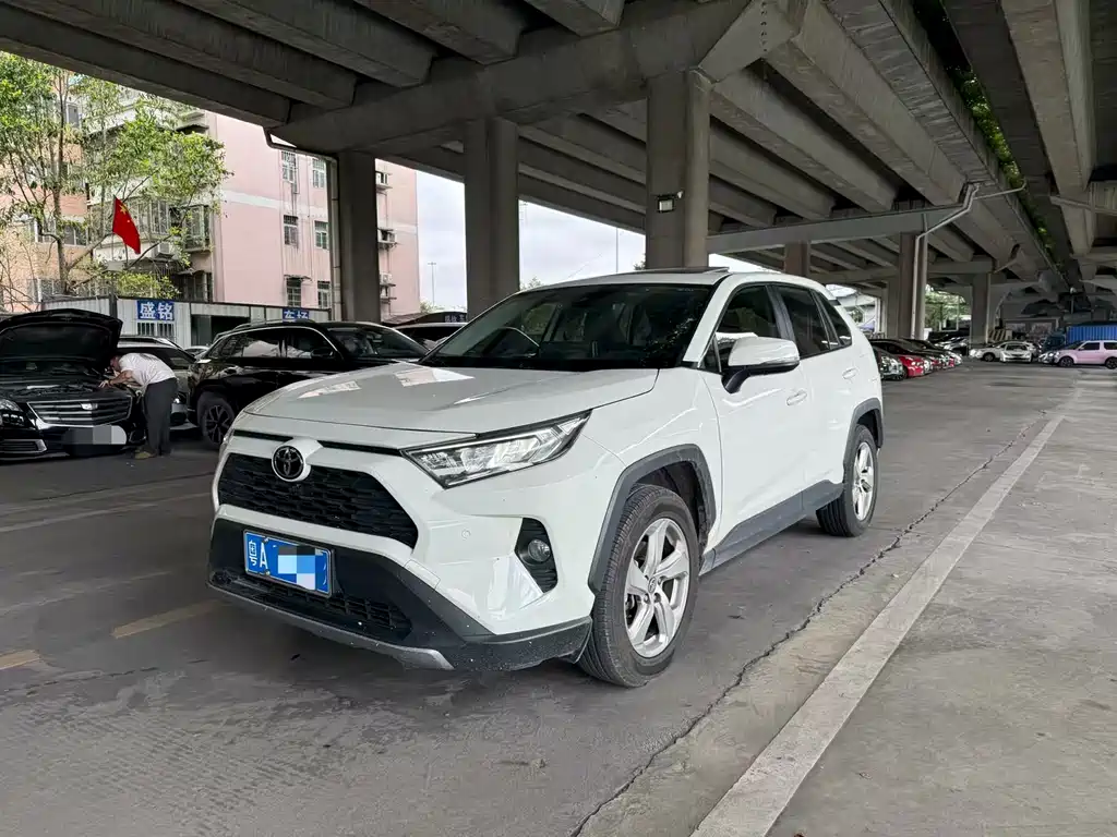 Toyota RAV4 2019 — фото 1
