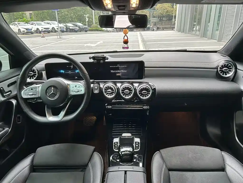 Mercedes-Benz A-Class 2019 — фото 10