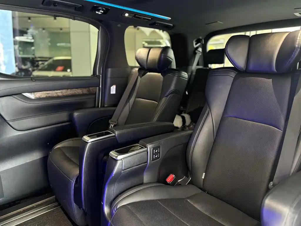 Toyota Alphard 2018 — фото 5
