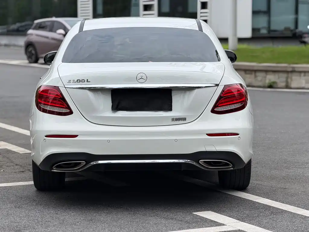 Mercedes-Benz E-Class 2018 — фото 16