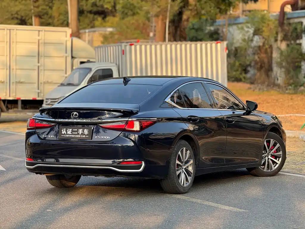 Lexus ES 2019 — фото 4