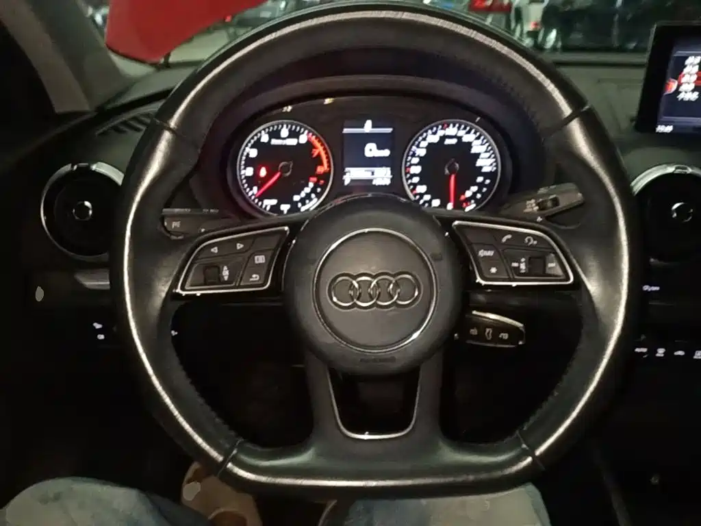 Audi A3 2018 — фото 11