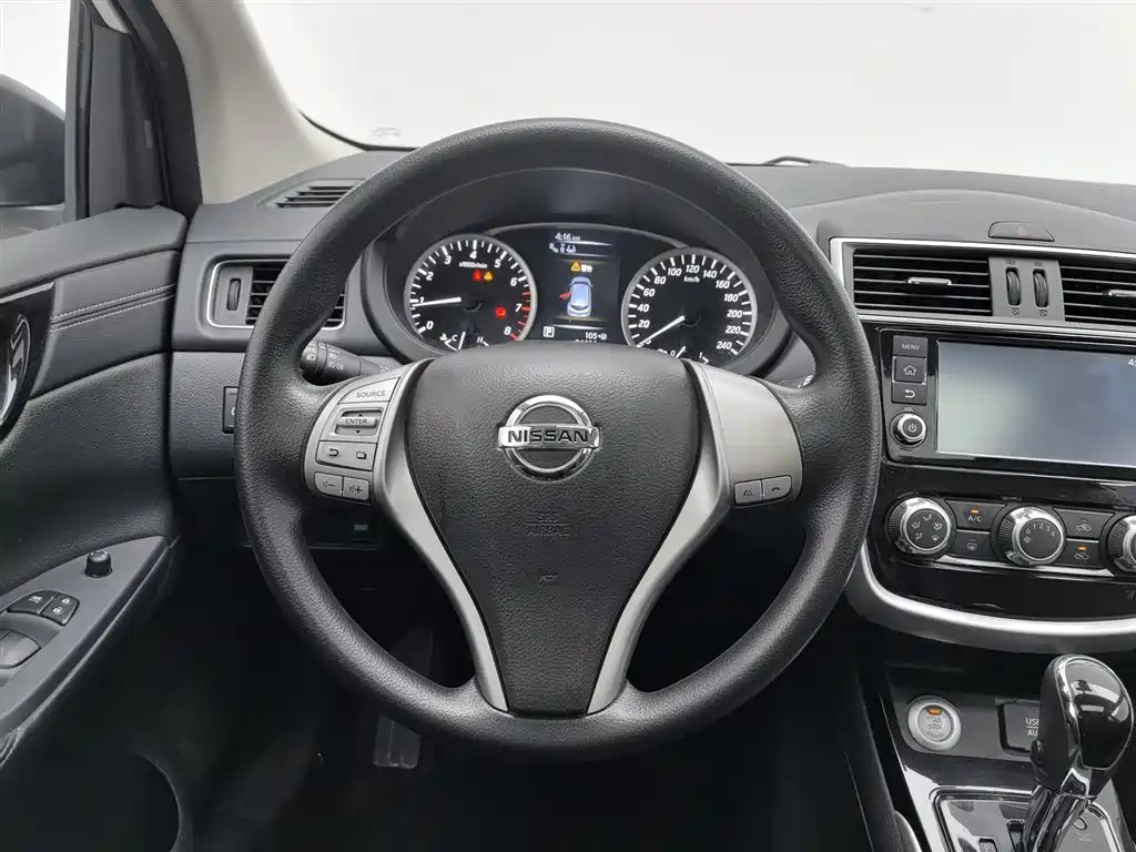 Nissan Tiida 2016 — фото 11