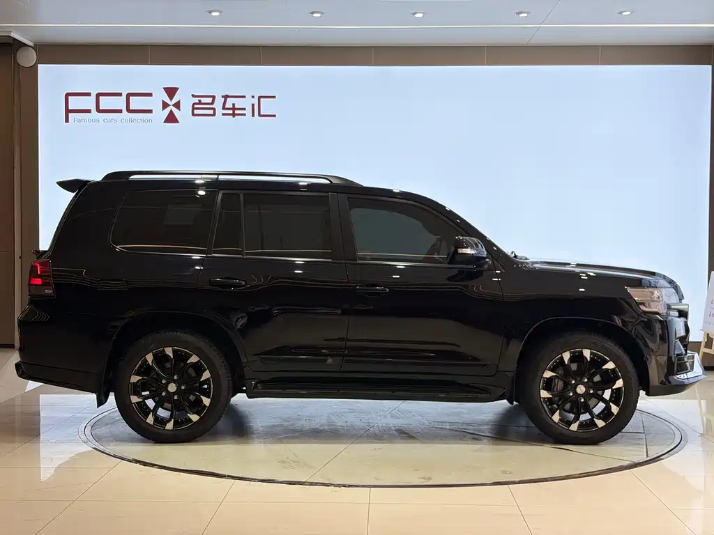 Toyota Land Cruiser 2020 — фото 4
