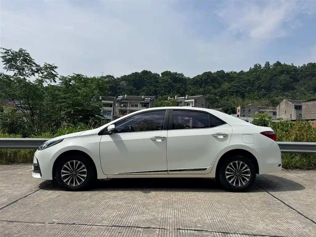 Toyota Corolla 2019 — фото 7