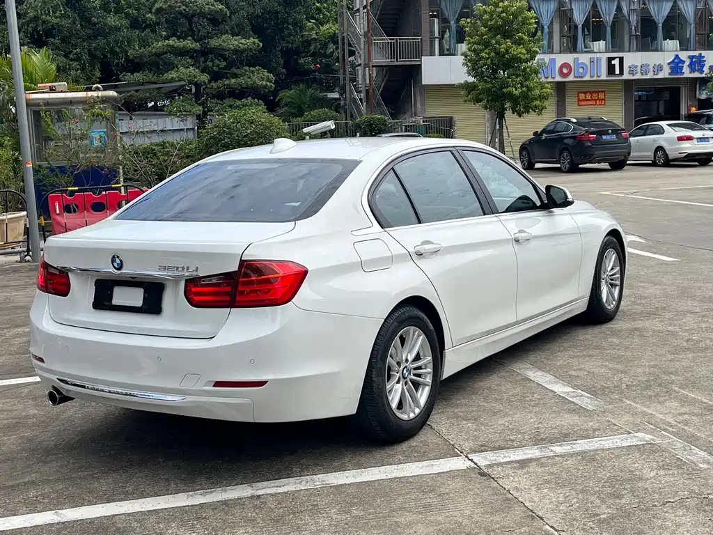 BMW 3 Series 2015 — фото 11