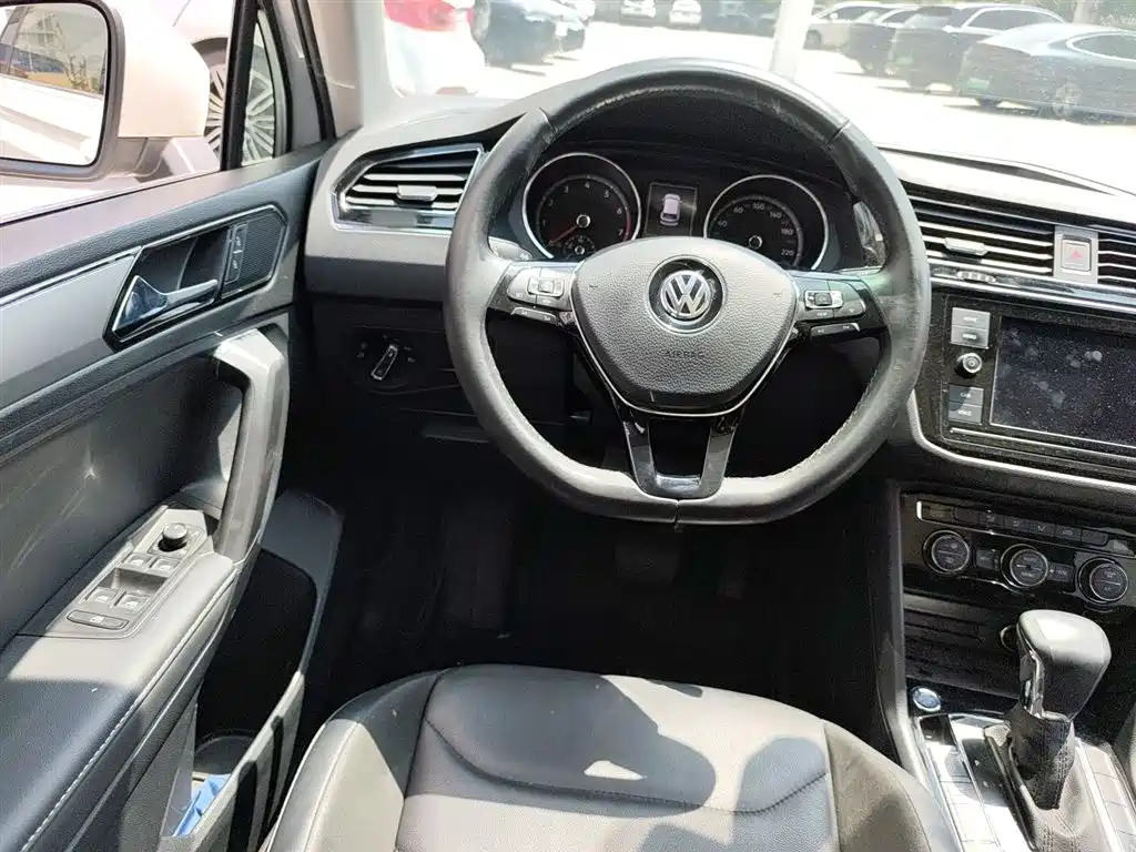 Volkswagen Tiguan L 2019 — фото 11