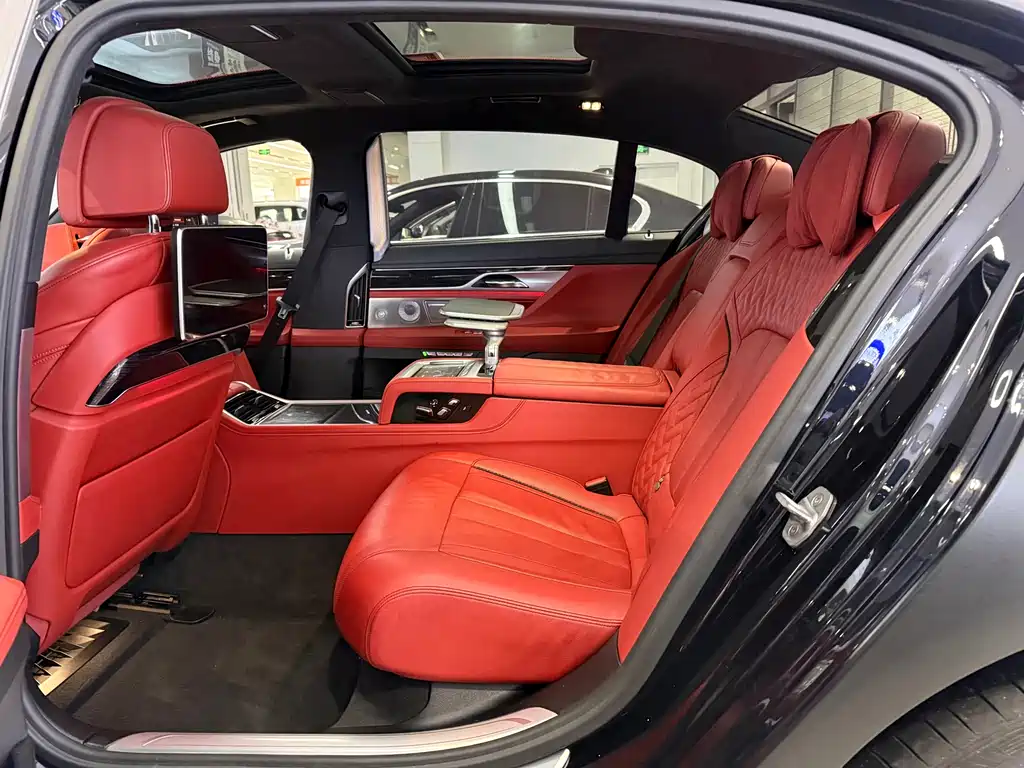 BMW 7 Series 2017 — фото 12