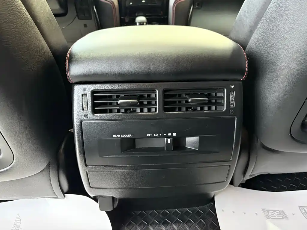 Toyota Land Cruiser 2020 — фото 20