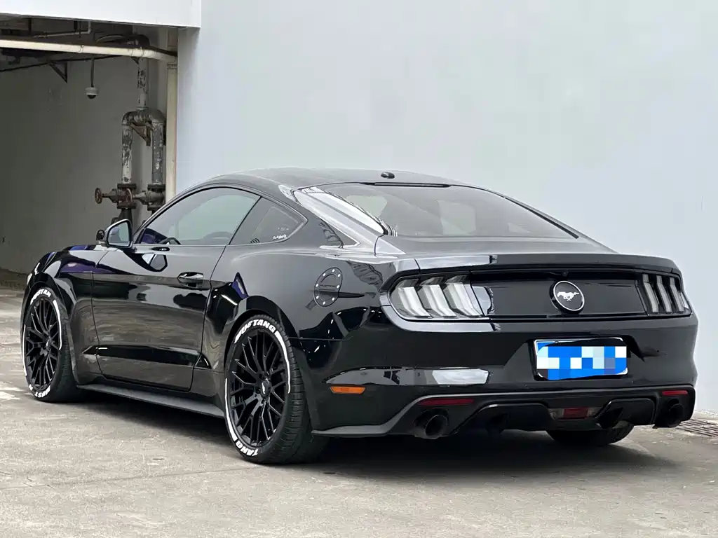 Ford Mustang 2017 — фото 10