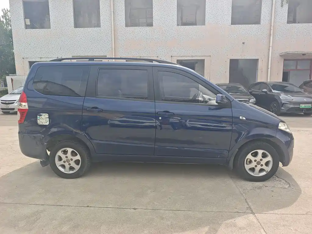 Wuling Hongguang 2014