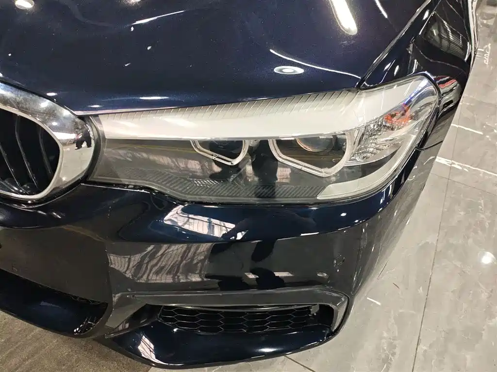 BMW 5 Series 2018 — фото 19