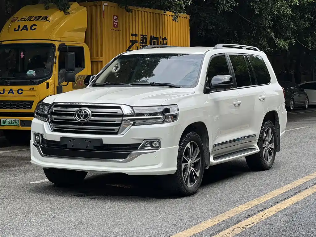 Toyota Land Cruiser 2020 — фото 1