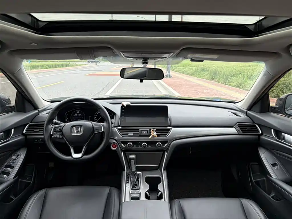 Honda Accord 2022 — фото 13