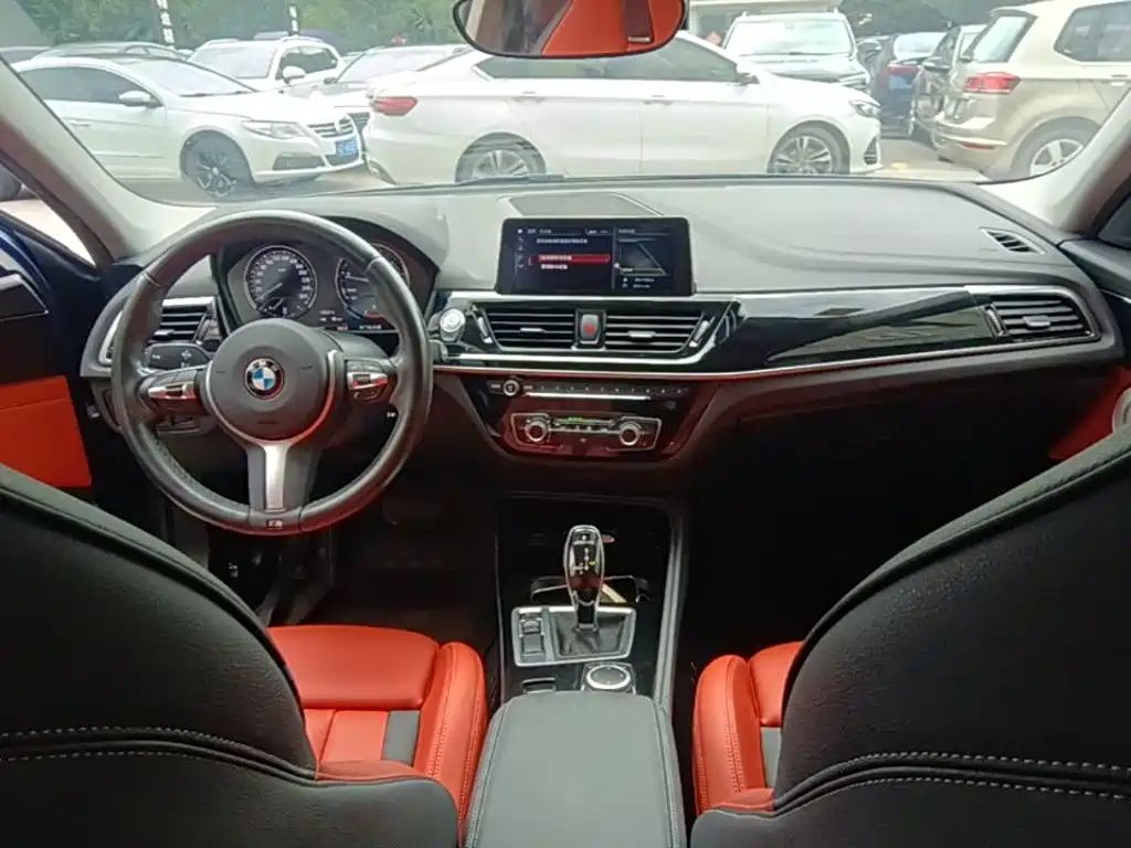 BMW 1 Series 2021 — фото 10