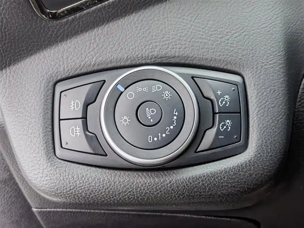 Ford Kuga 2016 — фото 21