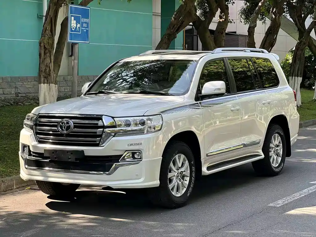 Toyota Land Cruiser 2019 — фото 1