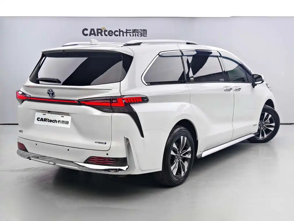 Toyota Sienna 2024 — фото 3