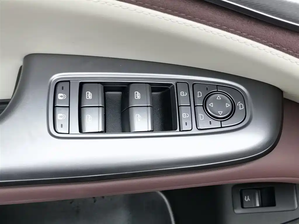 BYD Seal 07 DM-i 2025 — фото 9