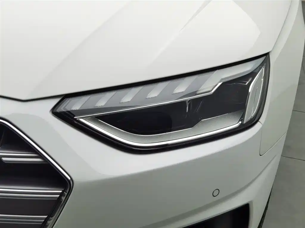 Audi A4L 2022 — фото 7
