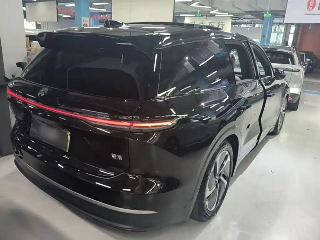 NIO ES8 2024