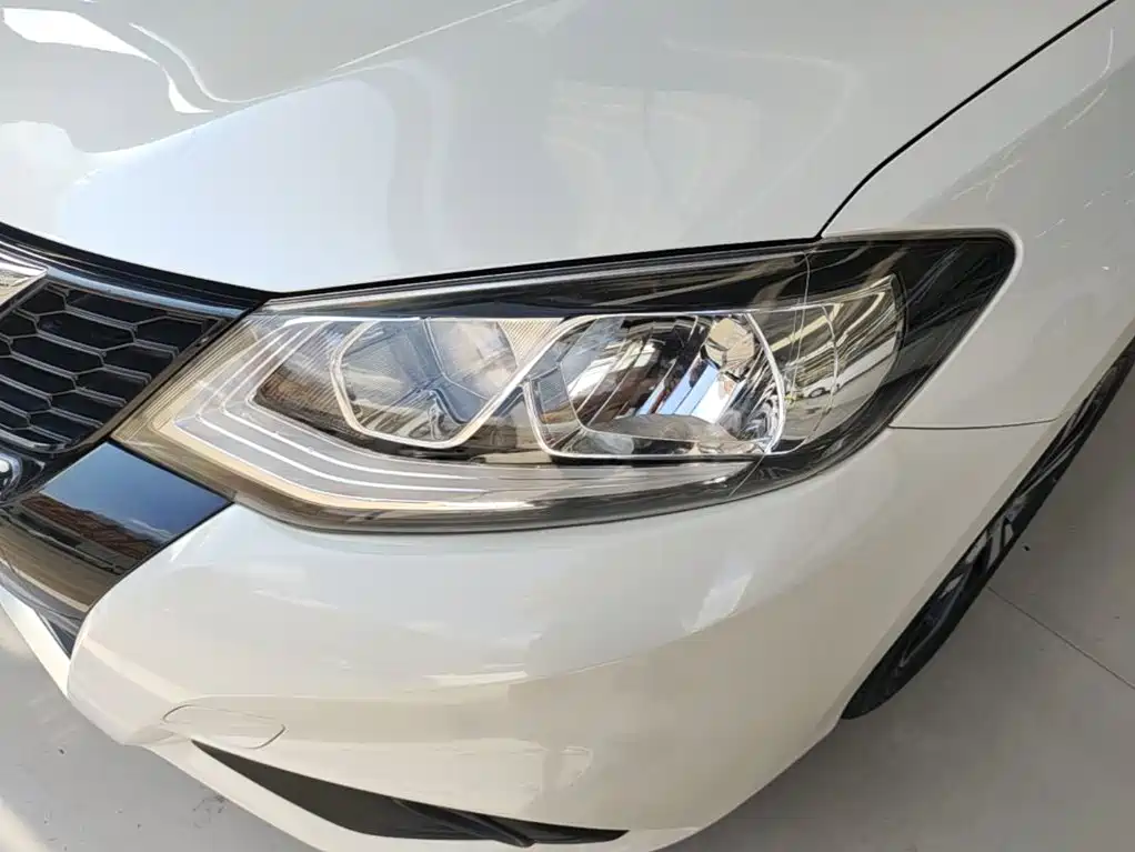 Nissan Tiida 2018 — фото 24