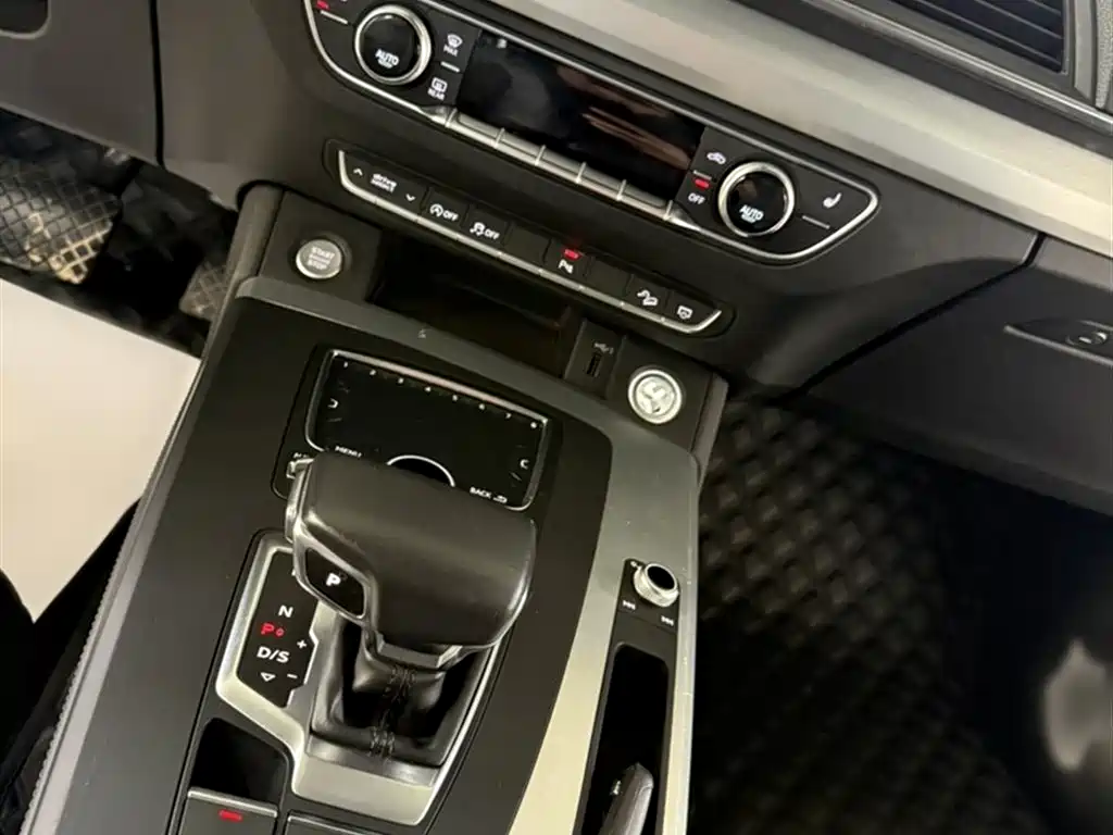 Audi Q5L 2019 — фото 17