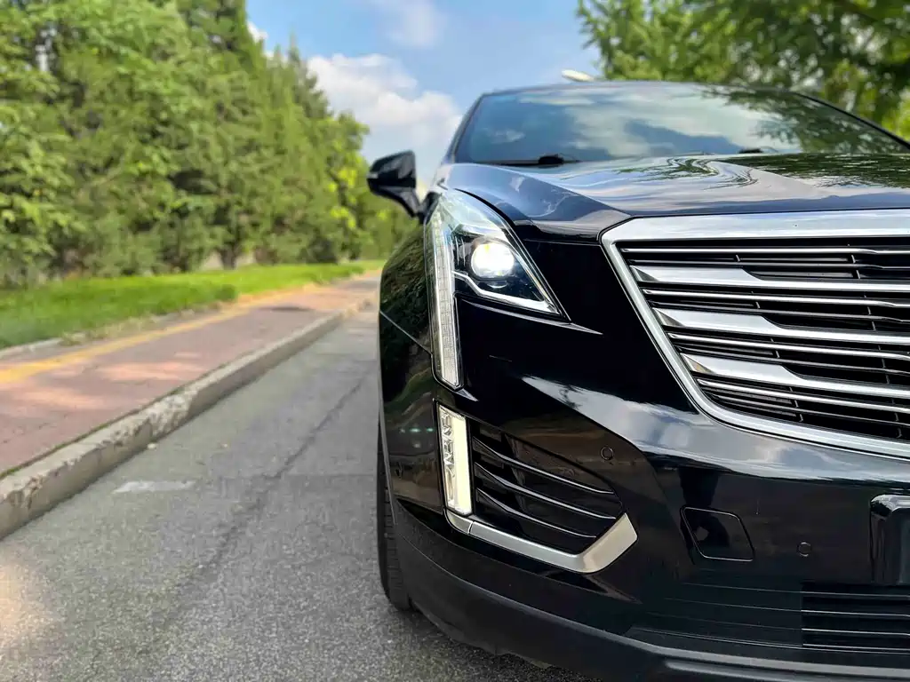 Cadillac XT5 2017 — фото 35