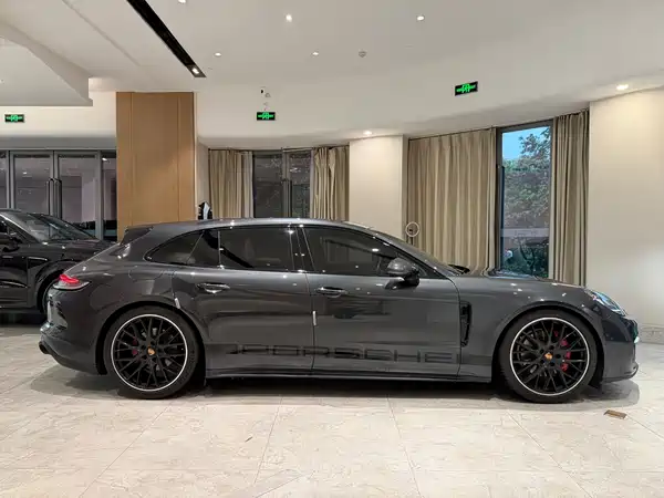 Porsche Panamera 2023