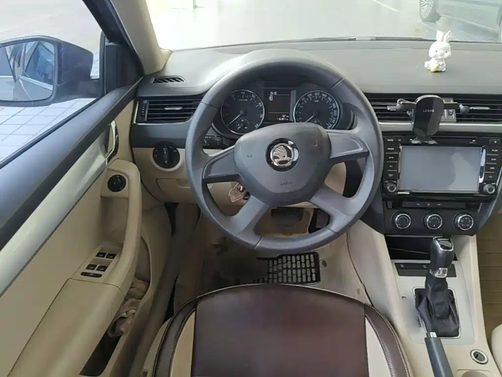 Skoda Octavia 2015 — фото 17