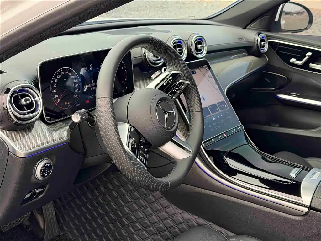 Mercedes-Benz C-Class 2025 — фото 12