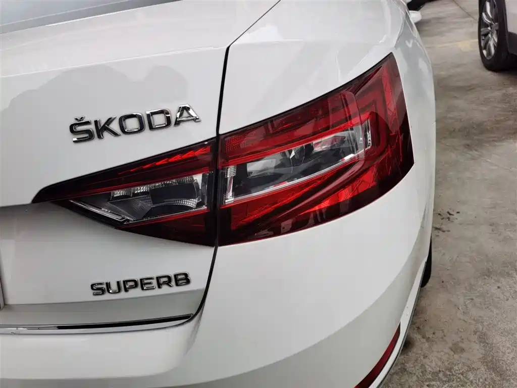 Skoda Superb 2016 — фото 8