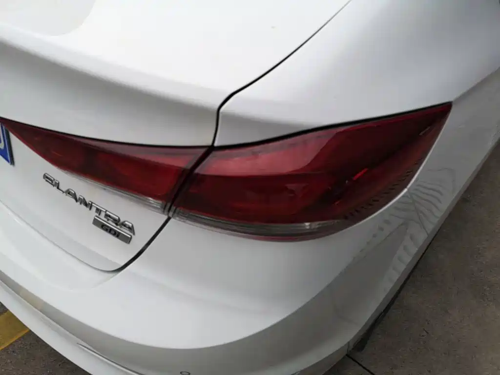 Hyundai Elantra 2018 — фото 8