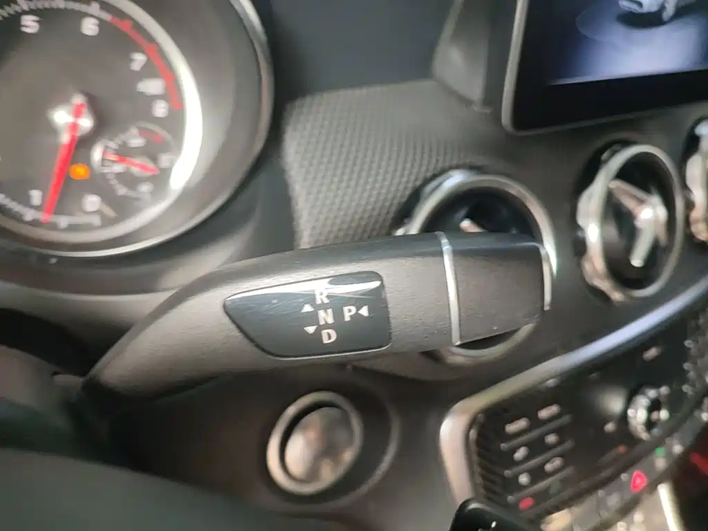 Mercedes-Benz GLA 2018 — фото 14